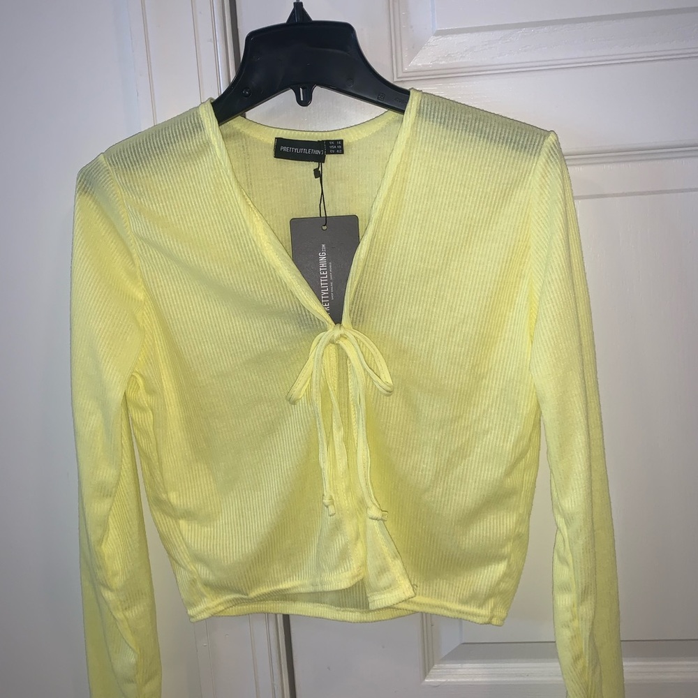 NWT Rib Tie Front Long Sleeve Crop Top - PrettyLittleThing size 10 US in Lemon